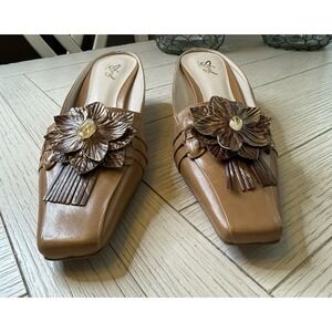 Sharif Studio Brown Leather 2" Kitten Heel Mules Slides Flower Retro Glam Sz 8 M